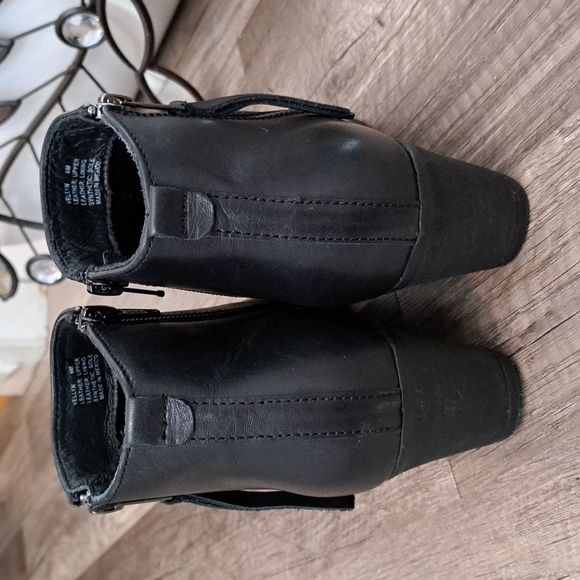 Leather side zip ankle booties - Picture 6 of 11